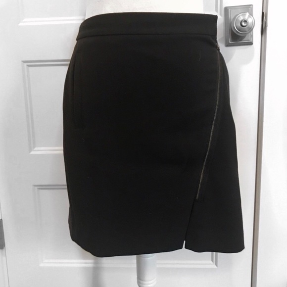 Banana Republic Black Boucle Side Zip Skirt-4 - Picture 2 of 8